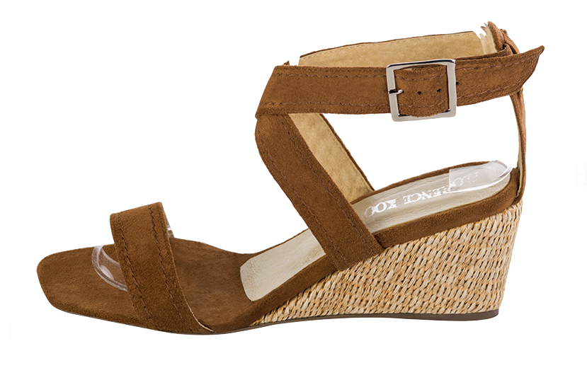 Caramel brown women's fully open sandals, with crossed straps. Square toe. Medium wedge heels. Profile view - Florence KOOIJMAN